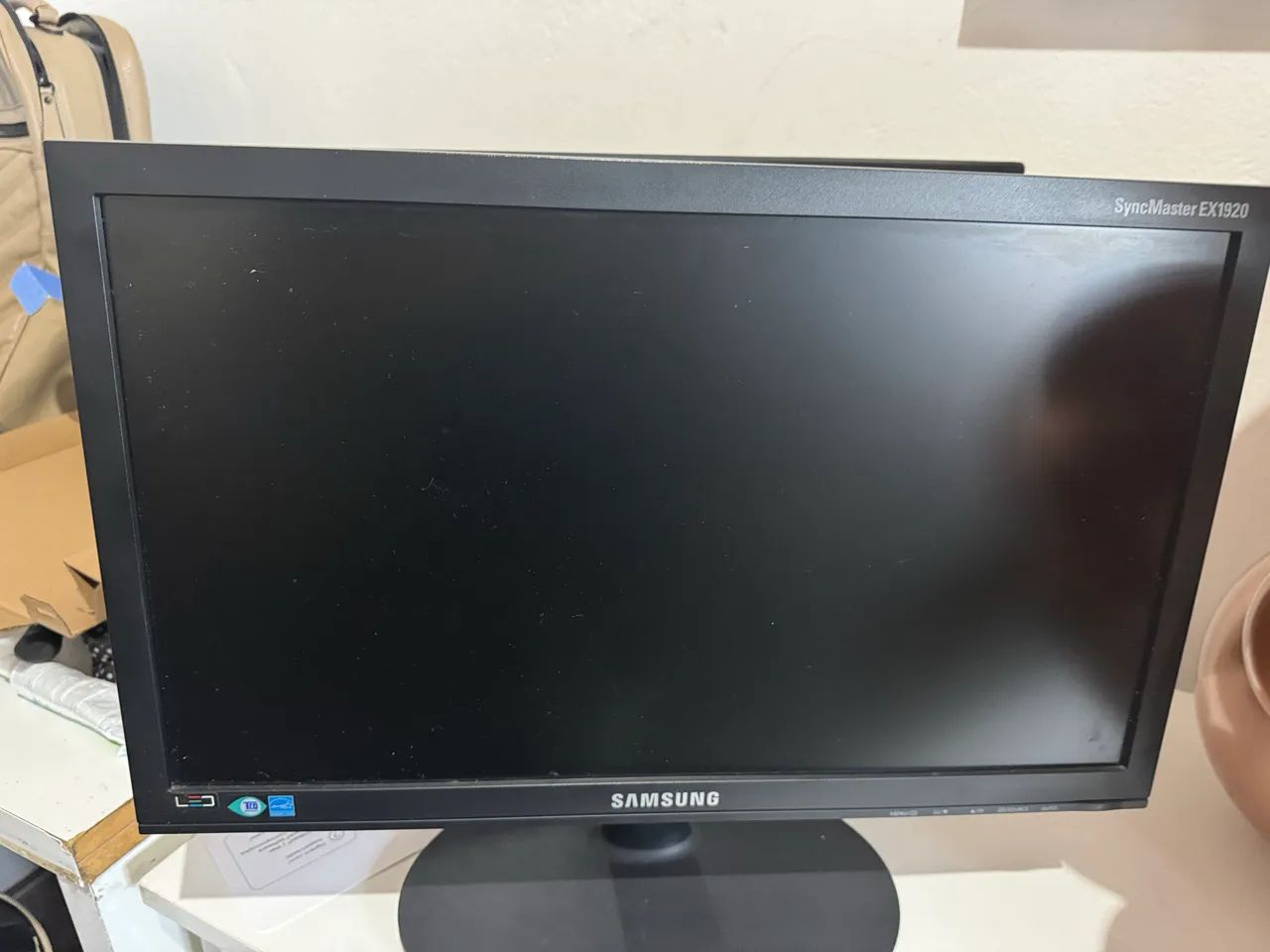 Monitores , cadeira de escritório e mesa - Foto 3