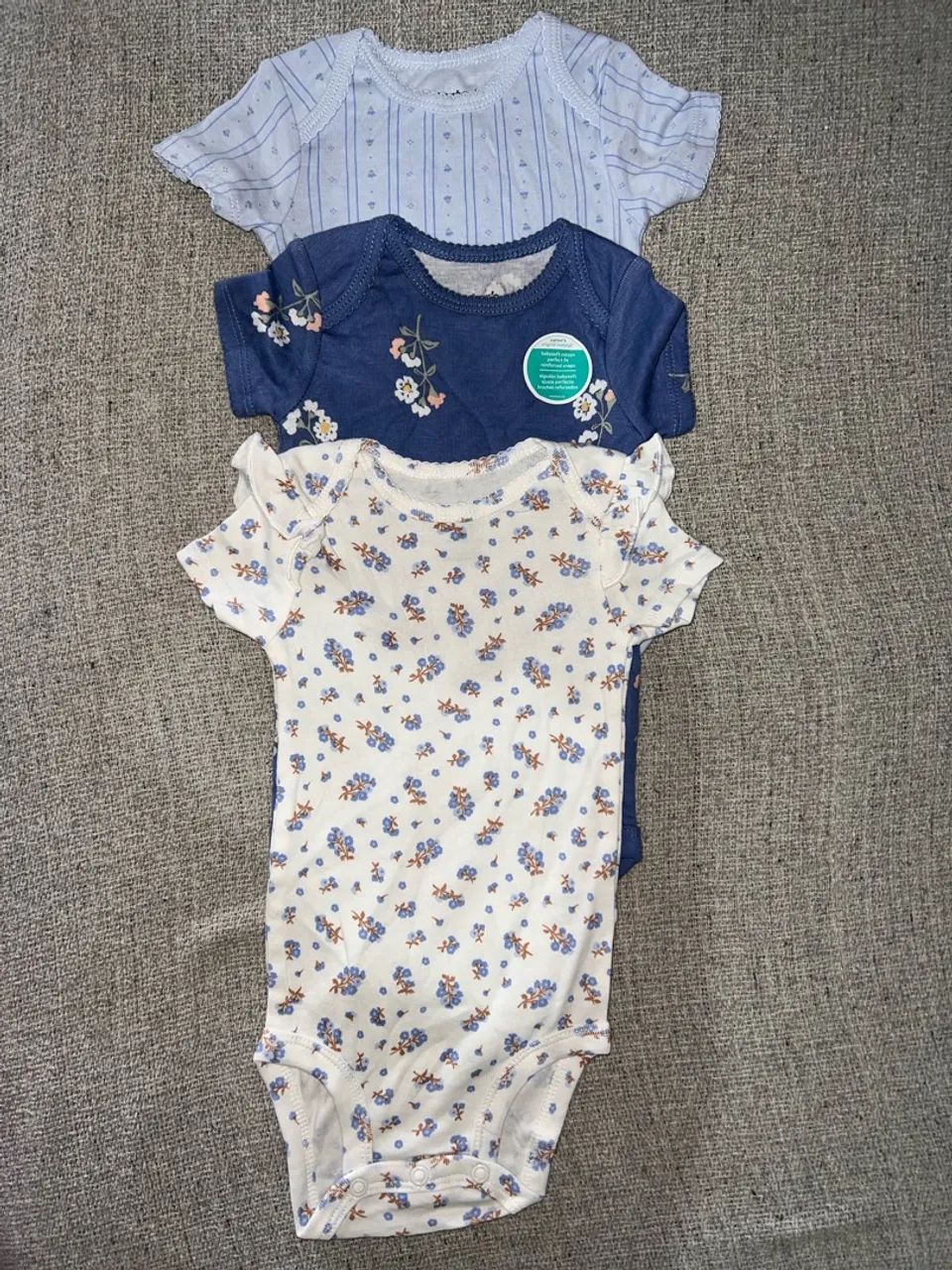 Kit 3 bodys Carters novo - Foto 3