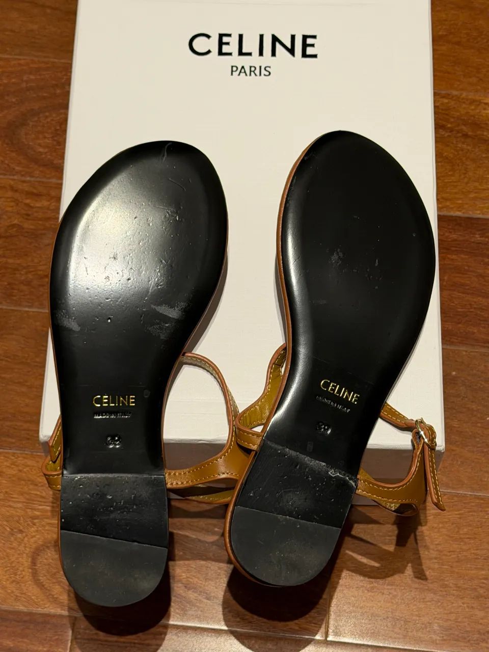 Sandália Celine Triomphe Flat - Couro Caramelo - Tam. 39 - Foto 3