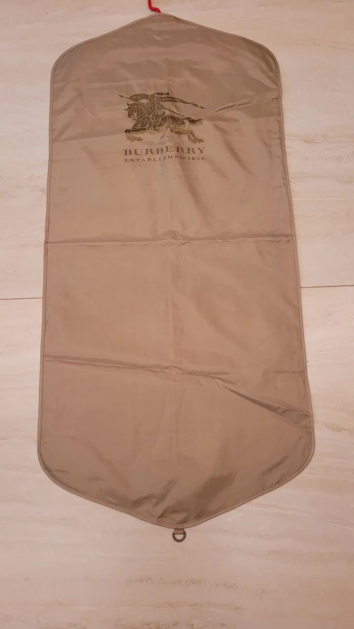 Capa protetora impermeável em nylon  Burberry original. - Foto 2