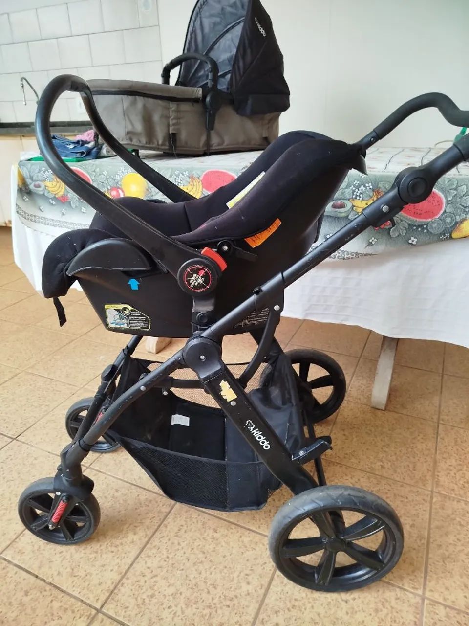Carrinho Kiddo com bebê conforto  - Foto 2