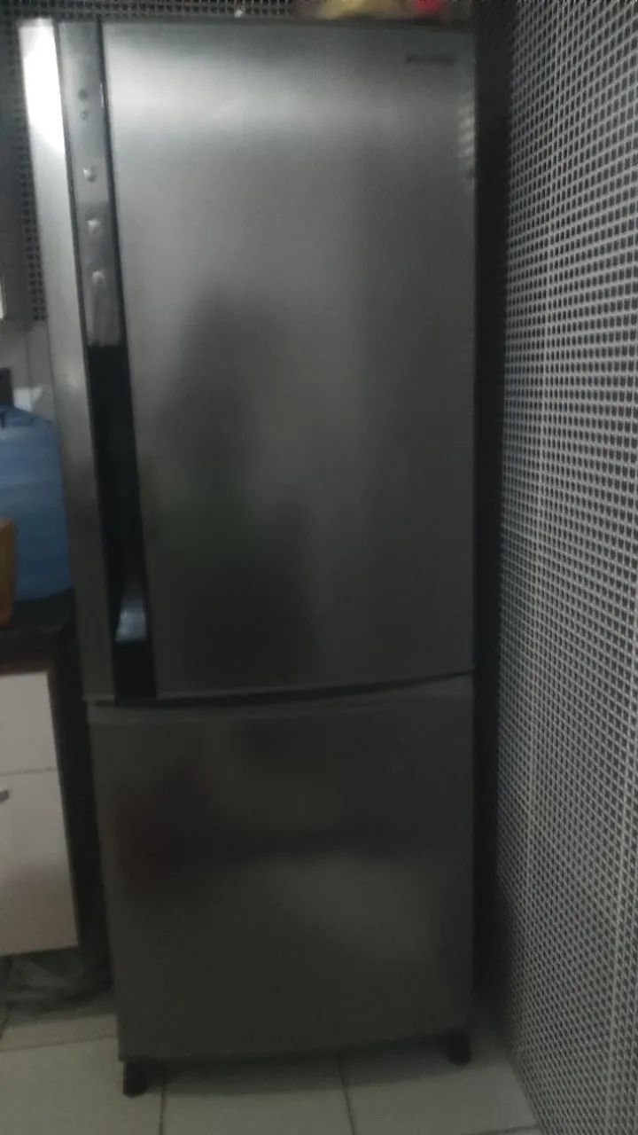 Vende-se uma geladeira usada. - Foto 2