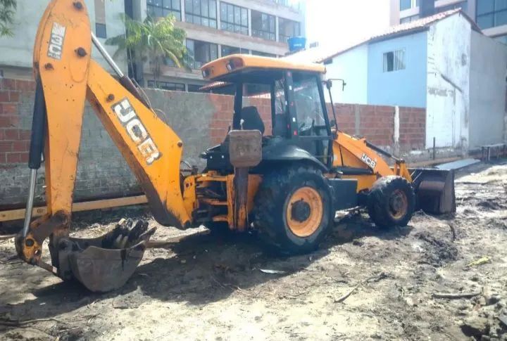 Retroescavadeira 4x4 case - Foto 4