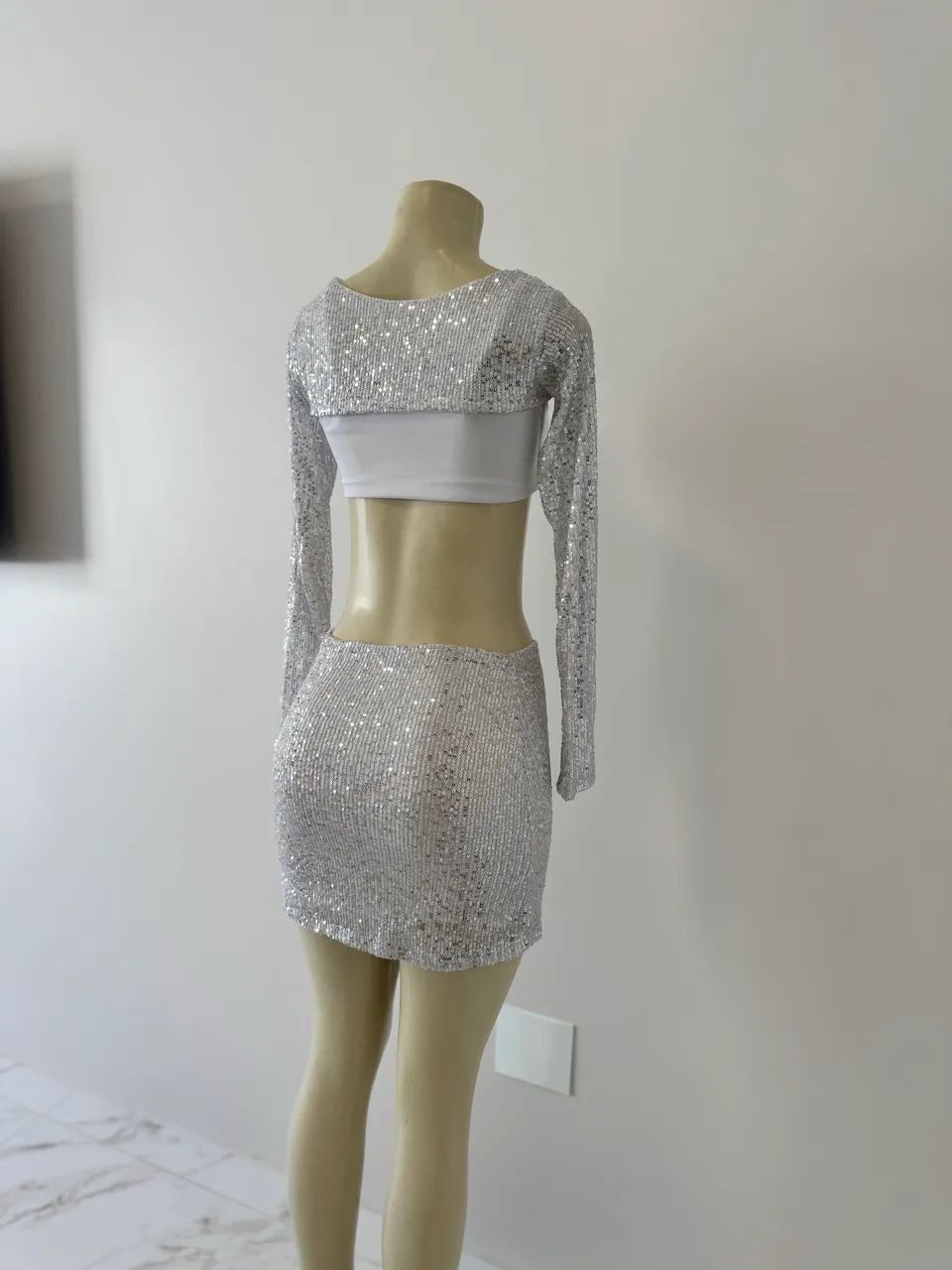 Conjunto branco com paetê prateado  - Foto 2