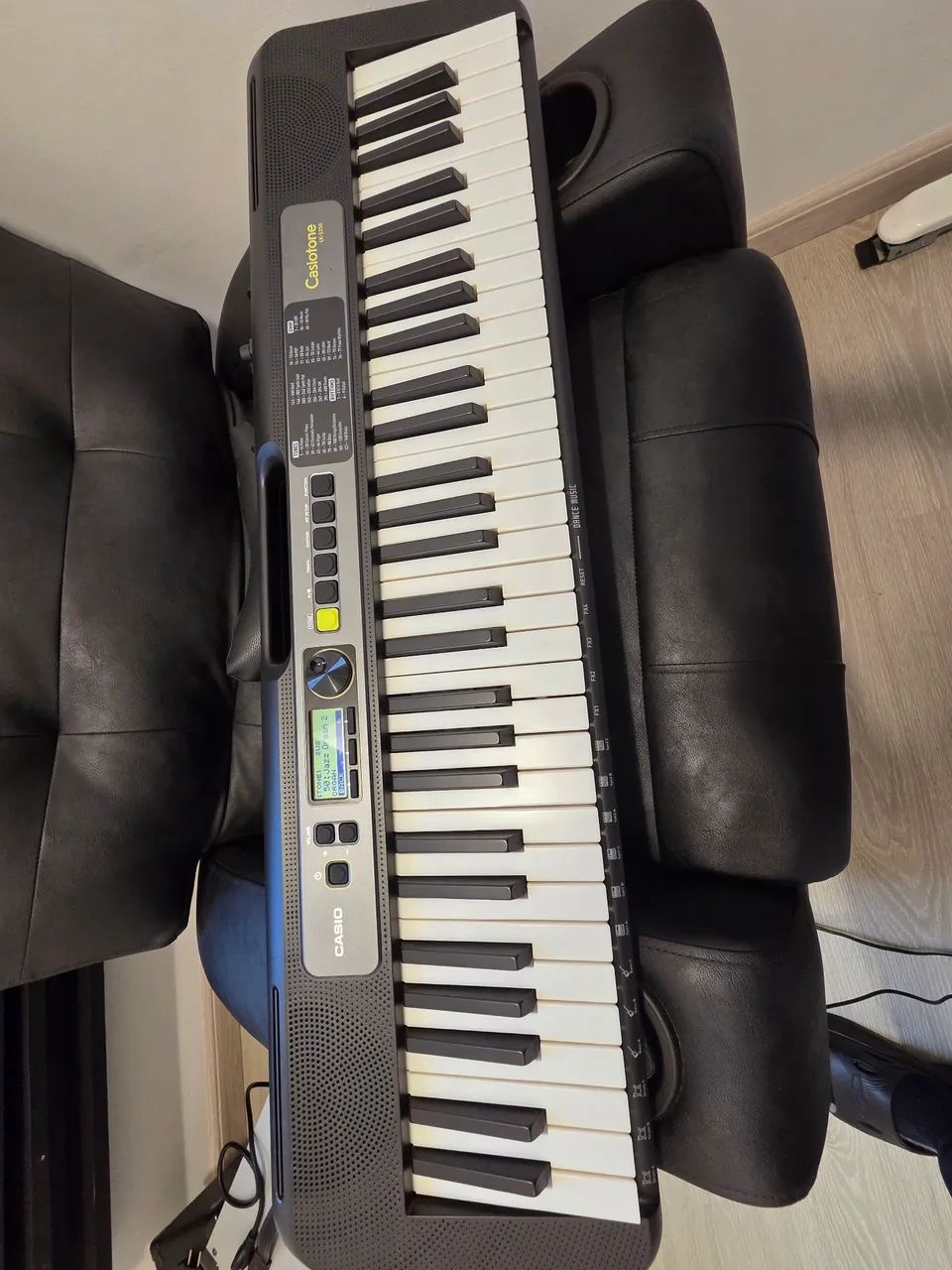 Teclado Casiotone LK-S250