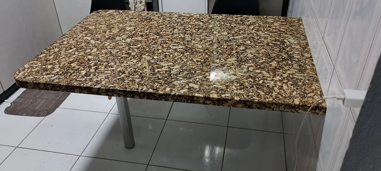 Tampo de granito com 1 pé em alumínio  - Foto 3