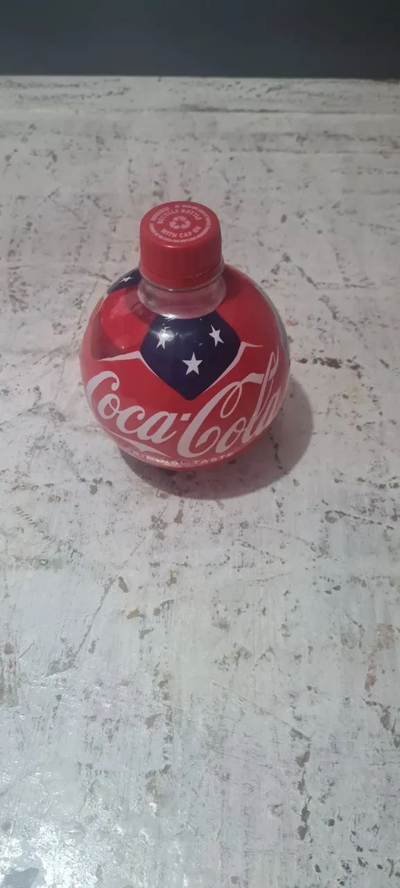 Garrafa da Coca Cola em formato de bola