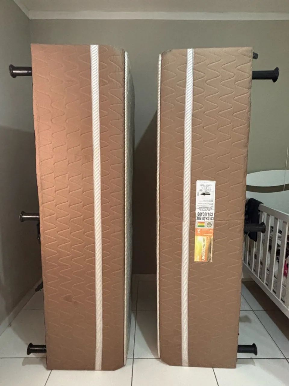 Vendo cama box conjugada de solteiro