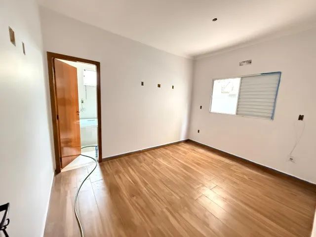 Casa no centro com 3 quartos, suite com banheira, area gourmet com 9mt e 150m2 de grama - Foto 2