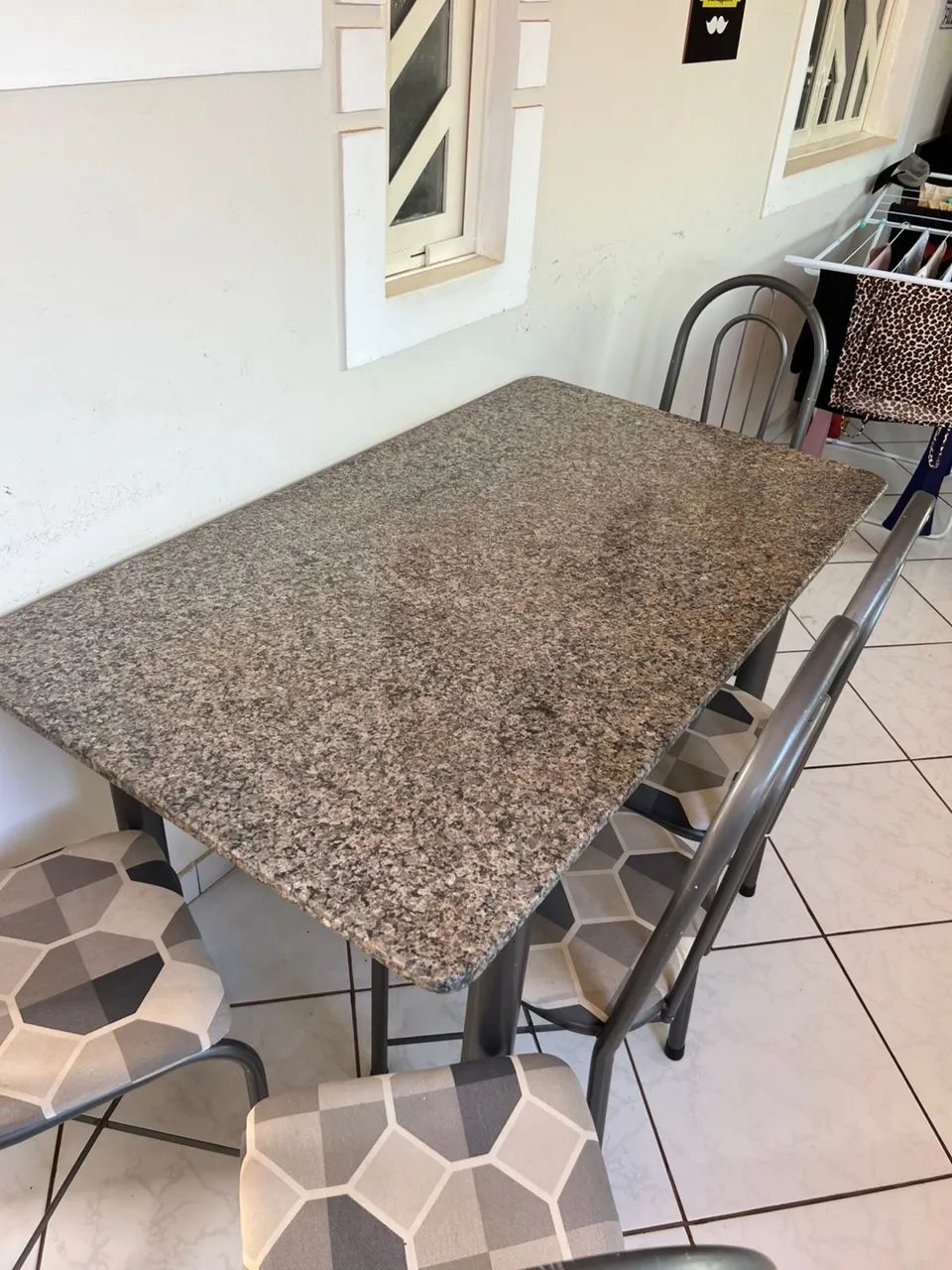 Mesa de granito com 06 cadeiras  - Foto 2