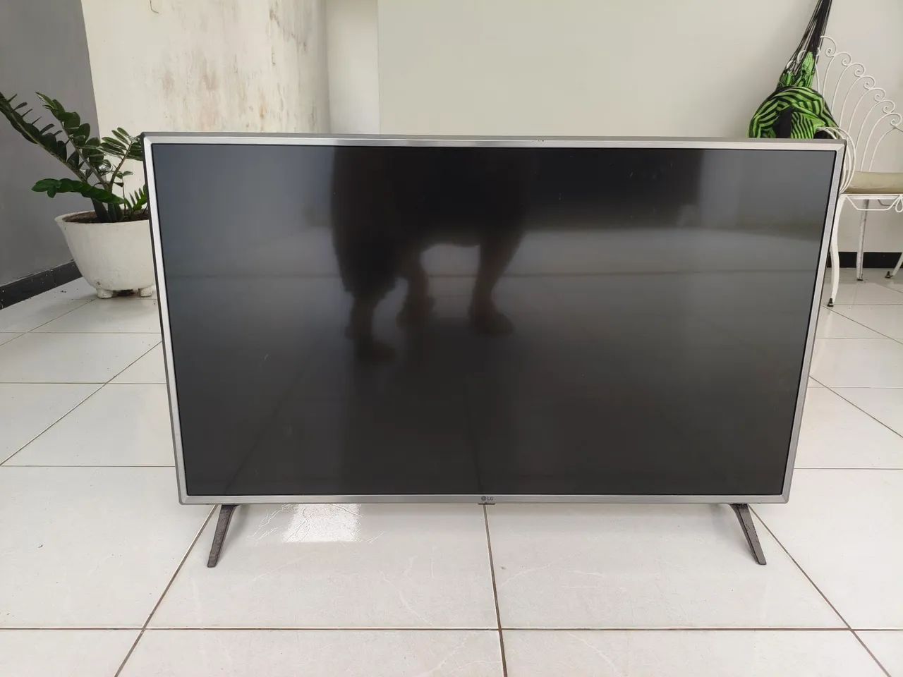 Tv LG 43" com defeito na tela - Foto 2