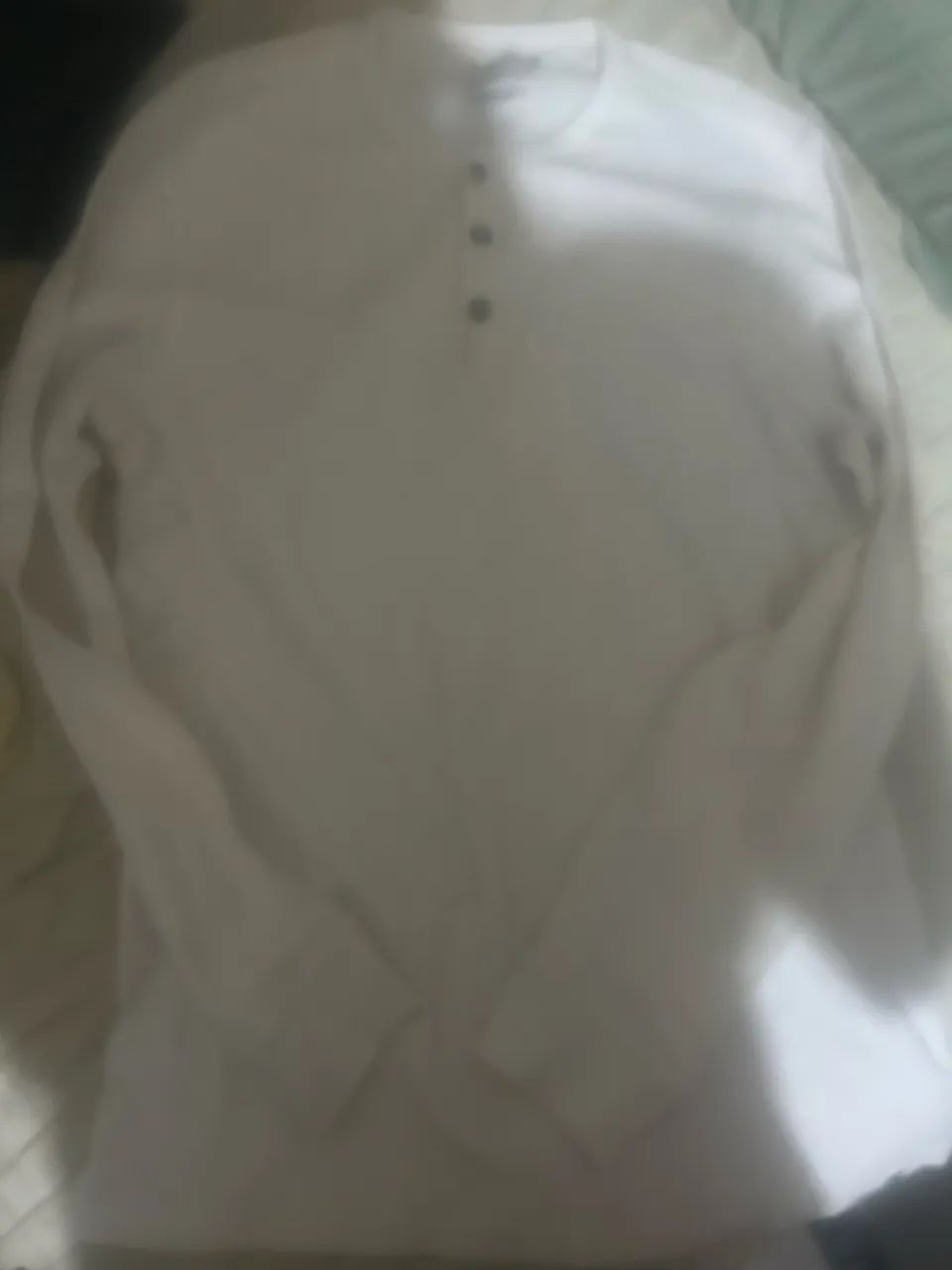 camiseta henley manga longa, branca. Nova. - Foto 2