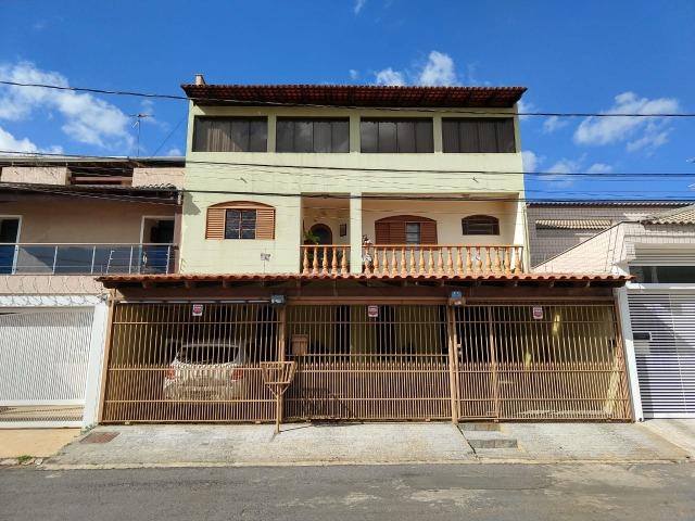 Excelente Sobrado QE 28 Guará 2, 5 suítes, 5 vagas de garagem cobertas + lazer