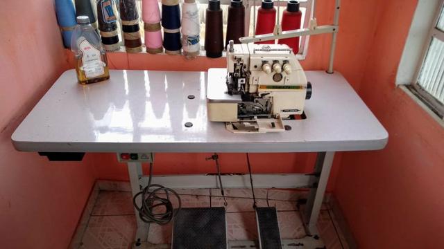 Maquina de Costura Overloque Yamata - Foto 2