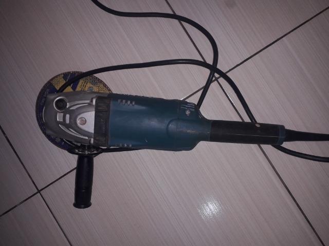 Lixadeira Angular Makita SA7021 - Foto 2