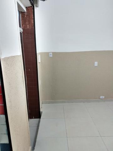 Alugo excelente sala comercial térrea na rua geral da agrônomica - Foto 17