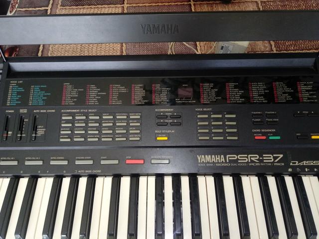 Vendo um teclado yamaha e uma maquina de lavar roupas