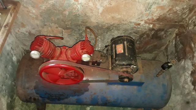 Compressor de ar 220/trifasico valor 1.000 reais - Foto 2
