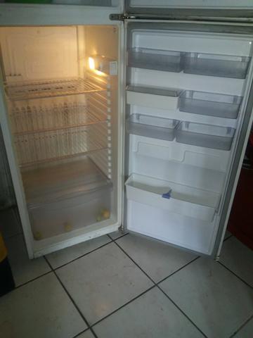 Vendo Geladeira. função degelo480$ aceito cartão de crédito