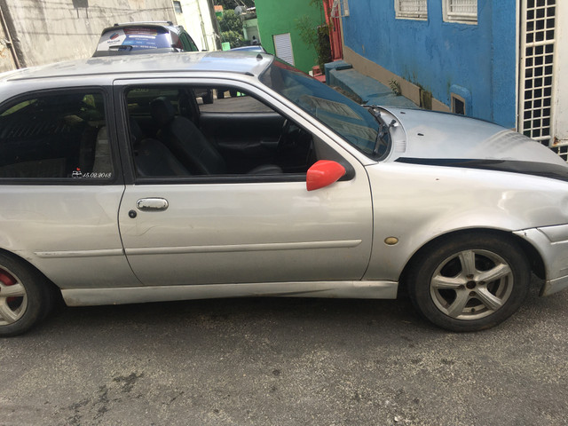 Vendo Ford Fiesta 2002 completo 6400 $ - Foto 2