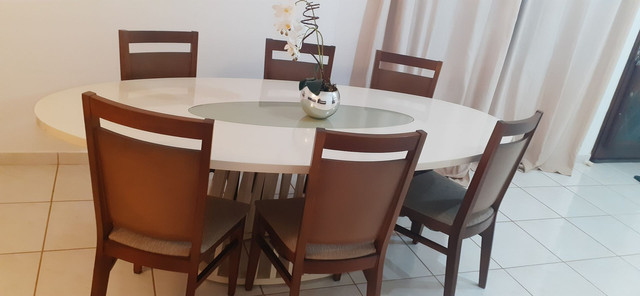 Conjunto mesa de jantar com 06 cadeiras