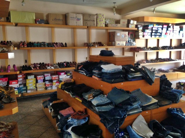 roupas e sapatos para revender