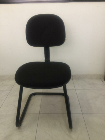 Vendo mesa de escritório e cadeiras - Foto 4