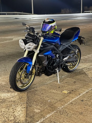 TRIUMPH STREET TRIPLE 675