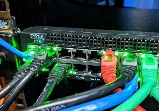Switch Dell X1052 Gerenciável - 48 Portas 10/100/1000 e 4 Portas SFP - Foto 3