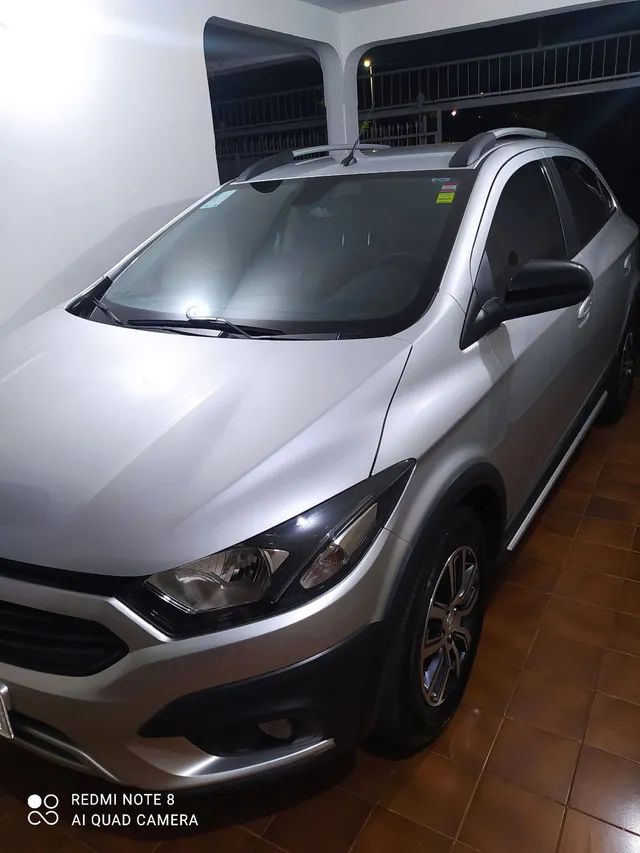 CHEVROLET - ONIX - 2017/2018 - Branca - R$ 50.900,00 - Vermelho Car