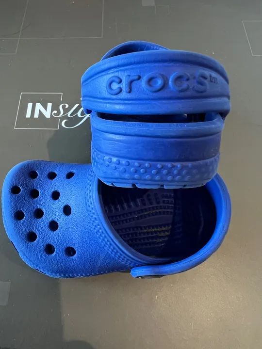 Sandálias Crocs Azul Bebê Tamanho 2/3 =18/19 - Foto 2