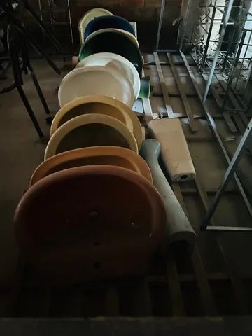 Pias de banheiro antigas e seminovas 