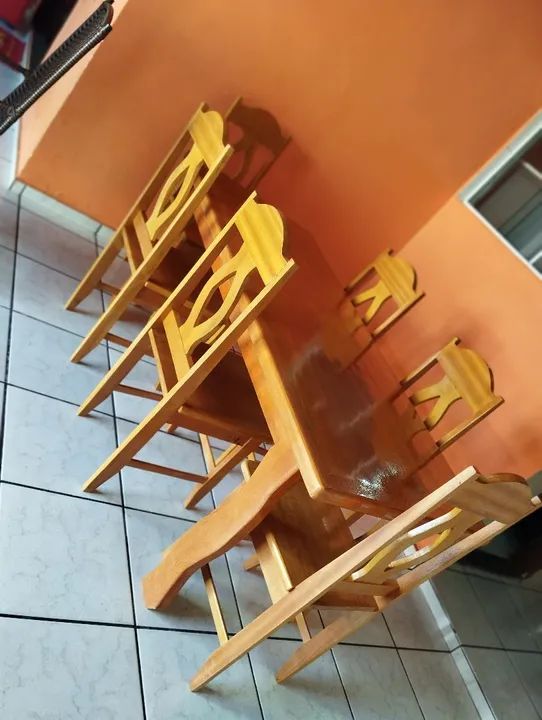 Conjunto Mesa e Cadeiras de Madeira - 6 lugares - Foto 3
