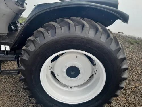 Trator Cabinado Roda Valtra Bm110 110cv Hbf - Foto 2