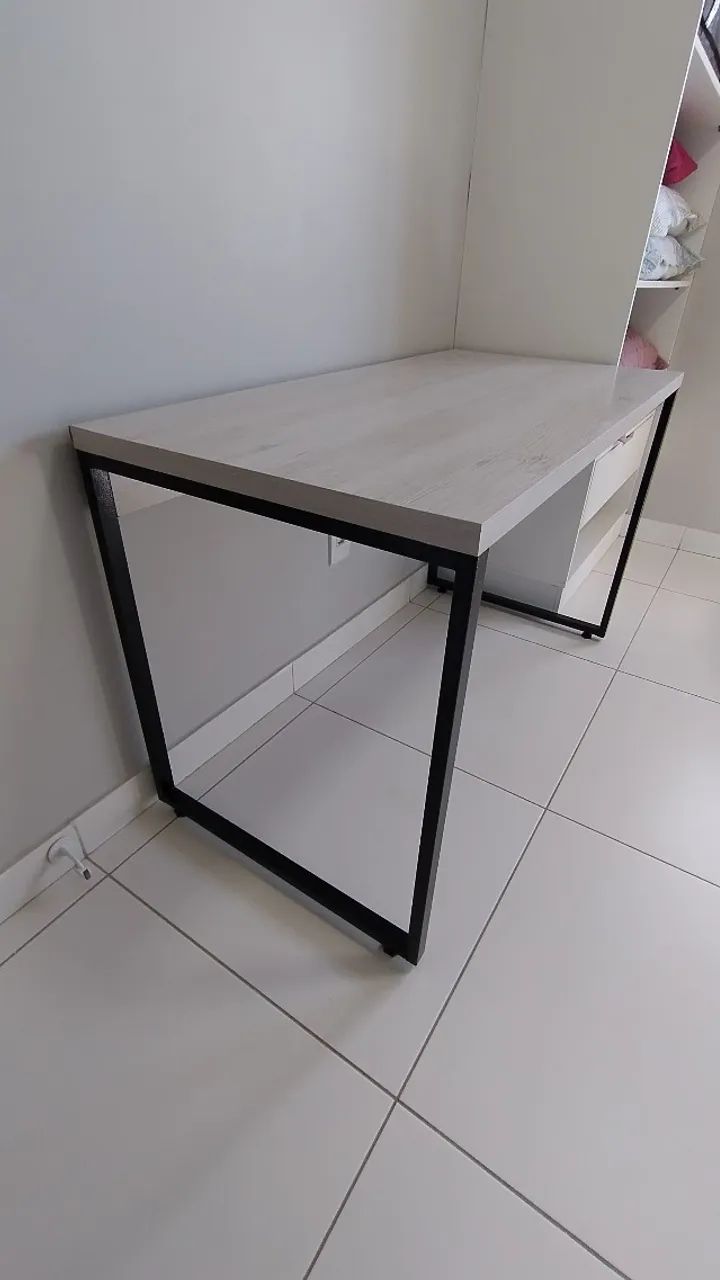 Mesa de escritório/escrivaninha NOVA - 1,20 x 0,60 x 0,75
