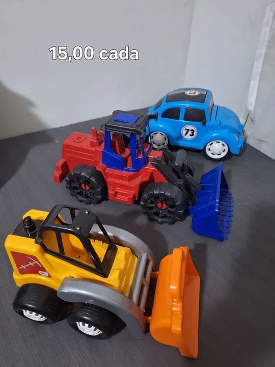 Trator e Carro - Brinquedos de plástico