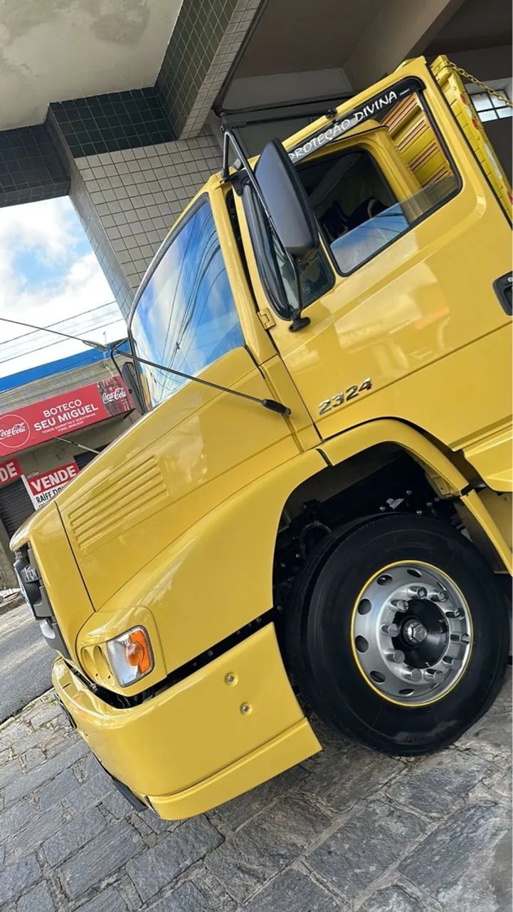 Atron 2324 ano 2016 pintura original de fábrica 