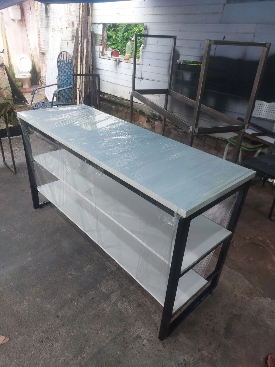 Mesa de Madeira com Estrutura Metálica