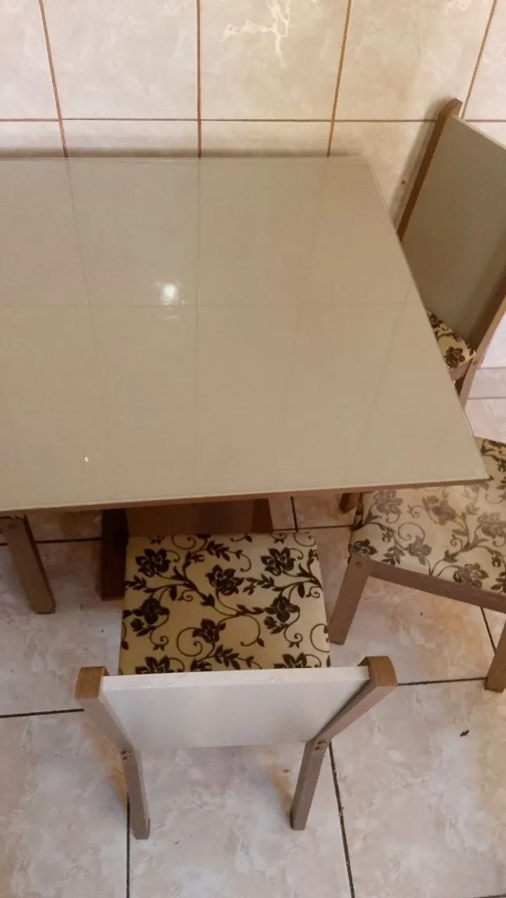Mesa de Jantar Quadrada com 4 Cadeiras - Foto 3