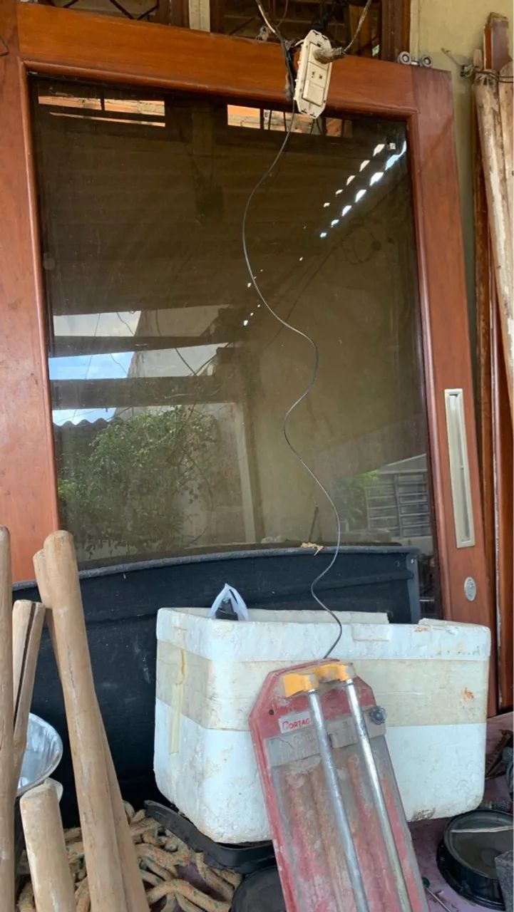 Porta de madeira em ótimo estado