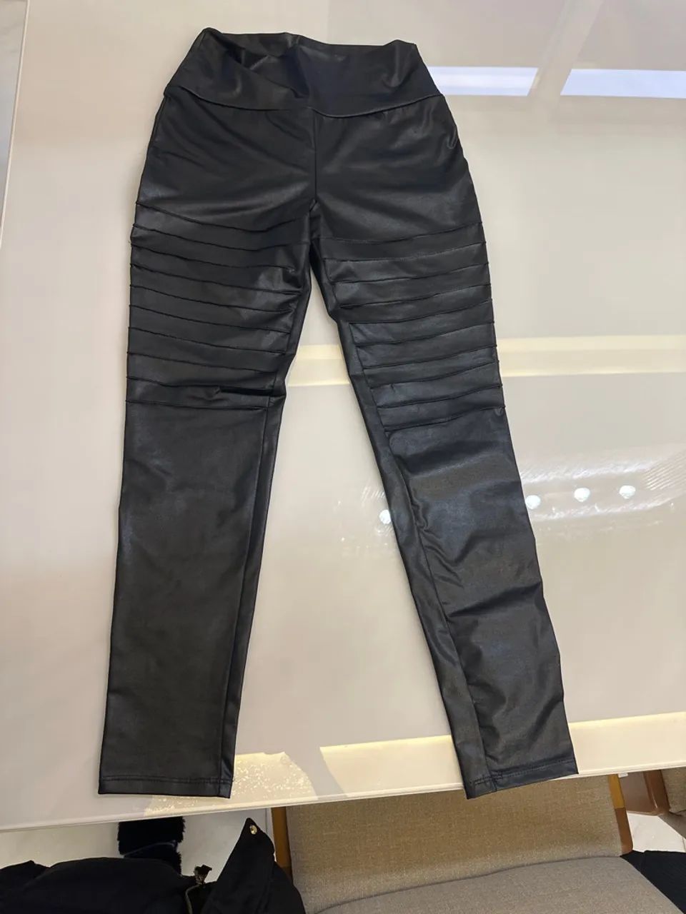 Calça Legging Cirrê com Detalhes - Conforto e Estilo! - Foto 3