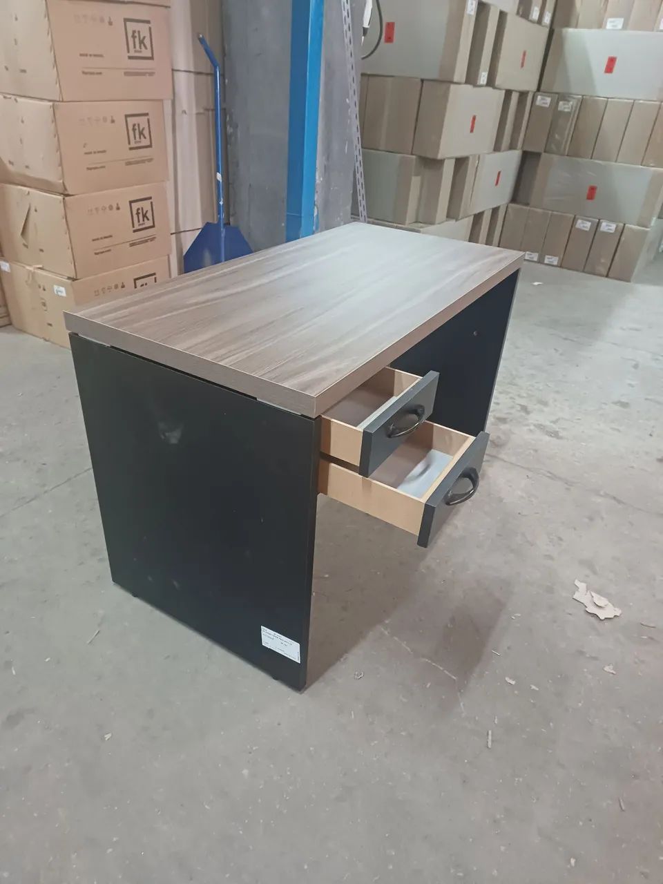 Mesa de escritório com 2 gavetas.( só novas ) - Foto 2