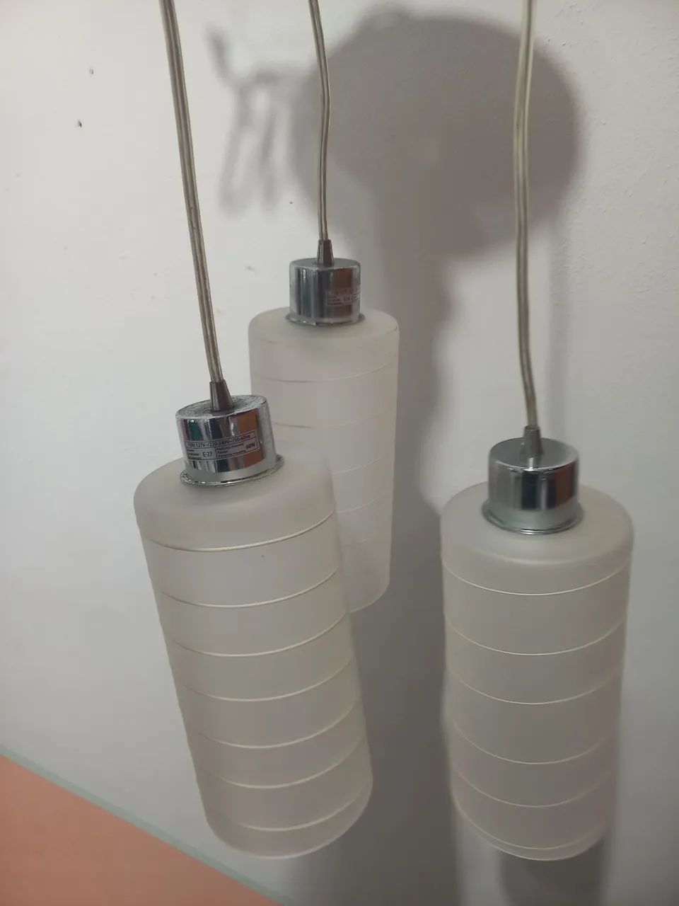 Lustre moderno com 3 pendentes de vidro fosco - Foto 5