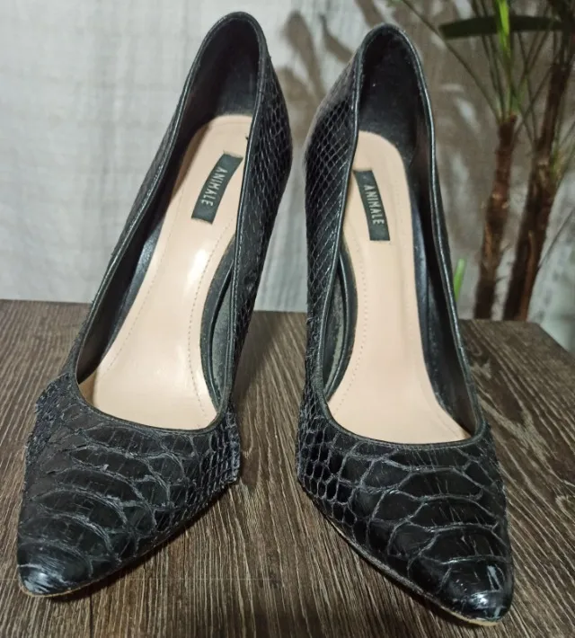 Scarpin preto em couro Python Animale
