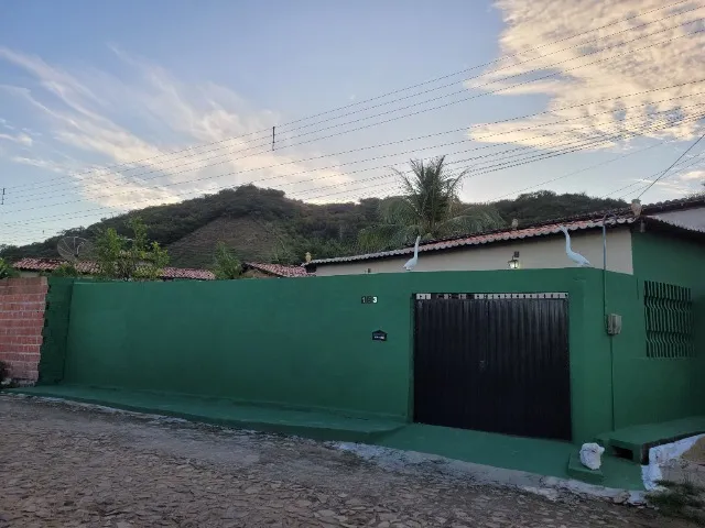 VENDO BELÍSSIMA CASA GRANDE E AREJADA