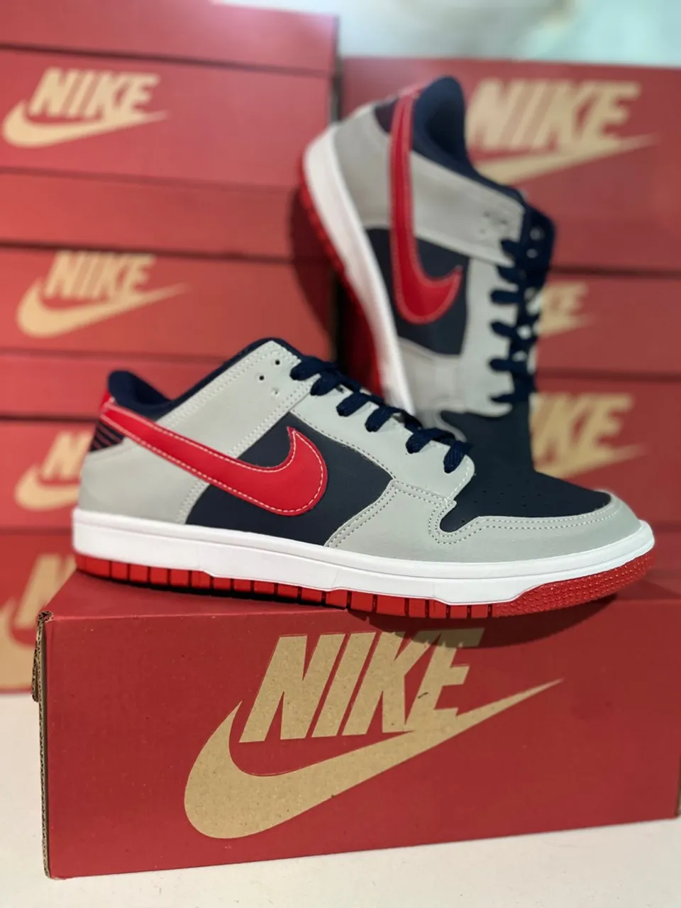 Nike Dunk Low - Cinza, Azul e Vermelho