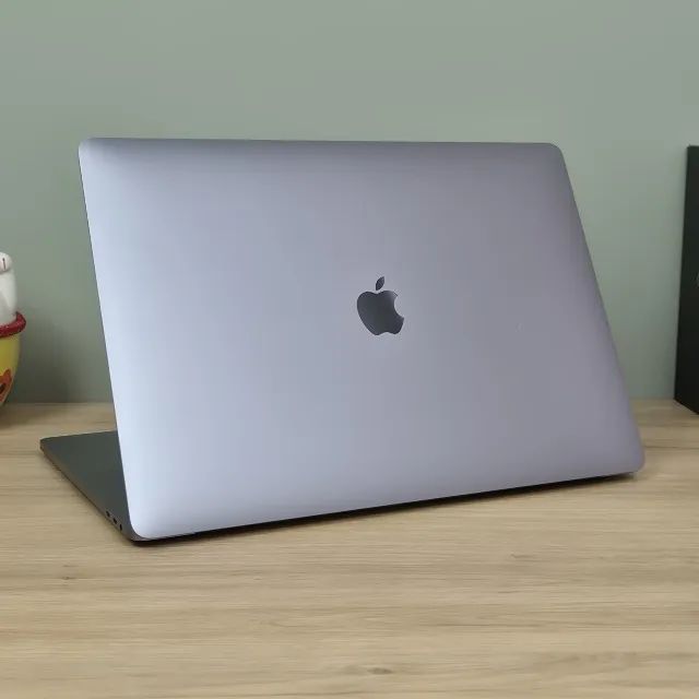 MacBook Pro (Intel Core i7)グレー　256GB Apple MacBook Pro i7 2.6Ghz 16GB RAM 256GB SSD 15.4 Pol. Touch Bar