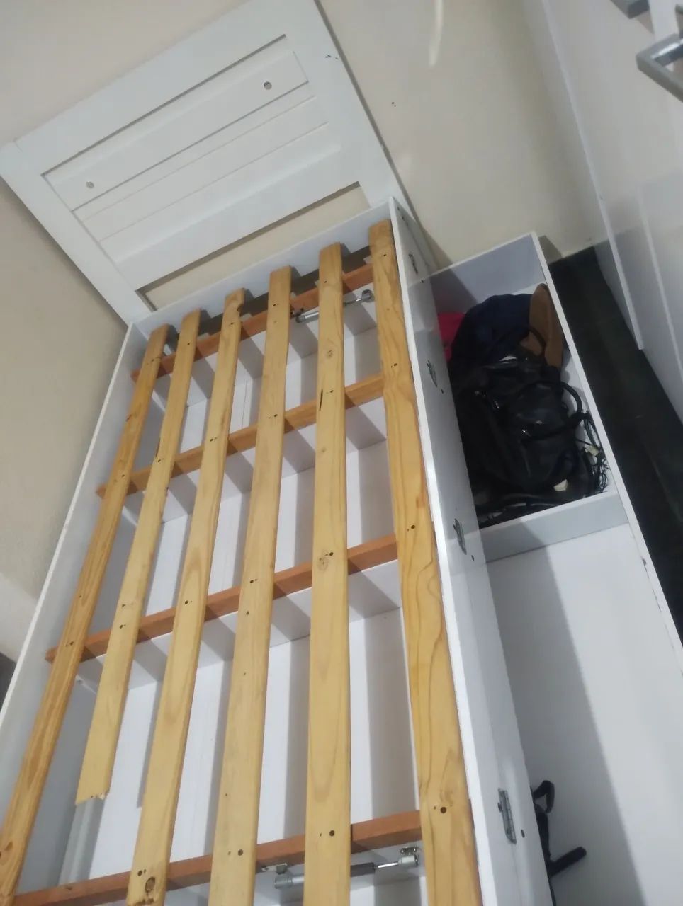 Cama solteiro com gavetas