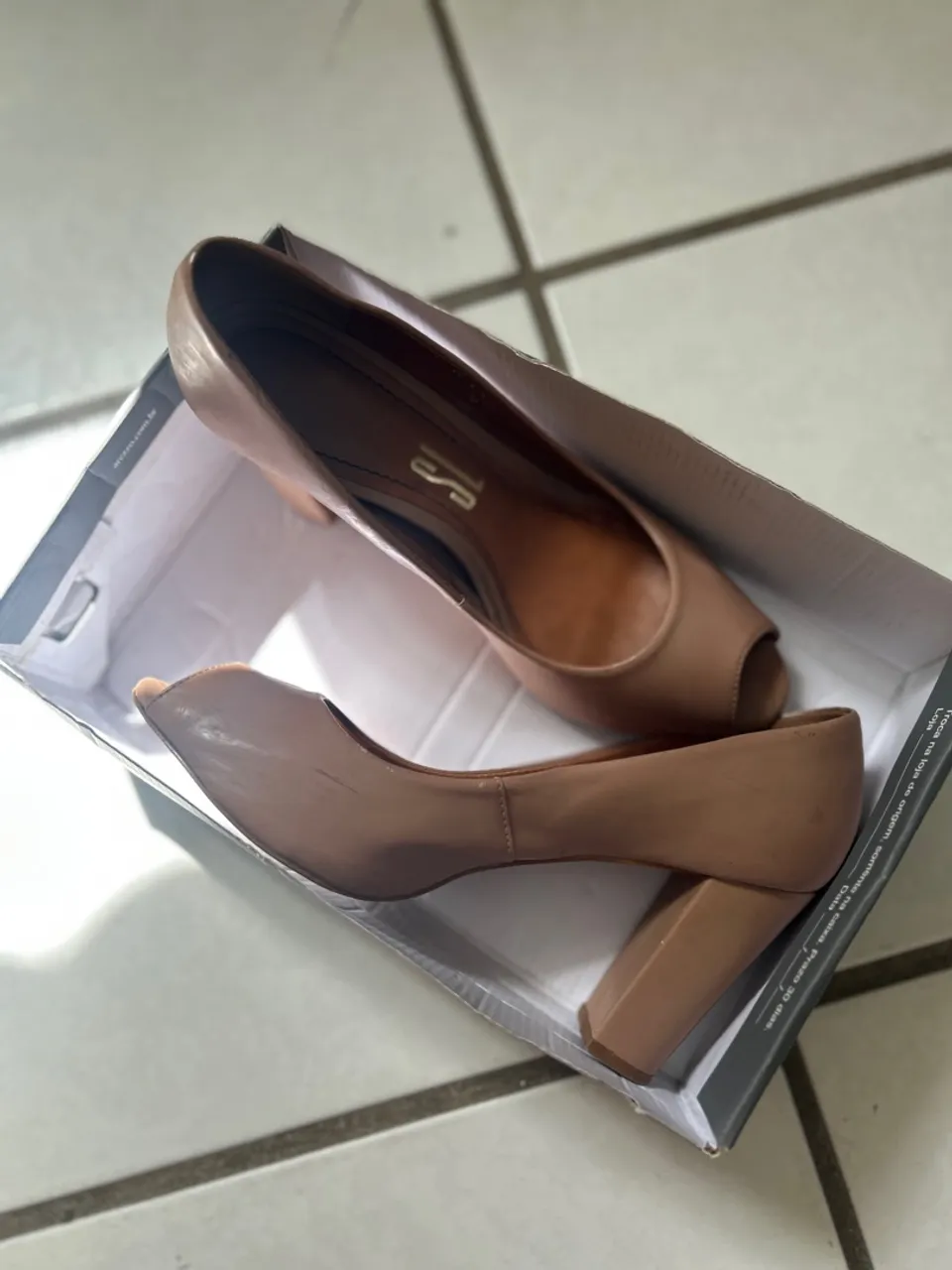 Vendo Sapato Peep Toe - Número 39