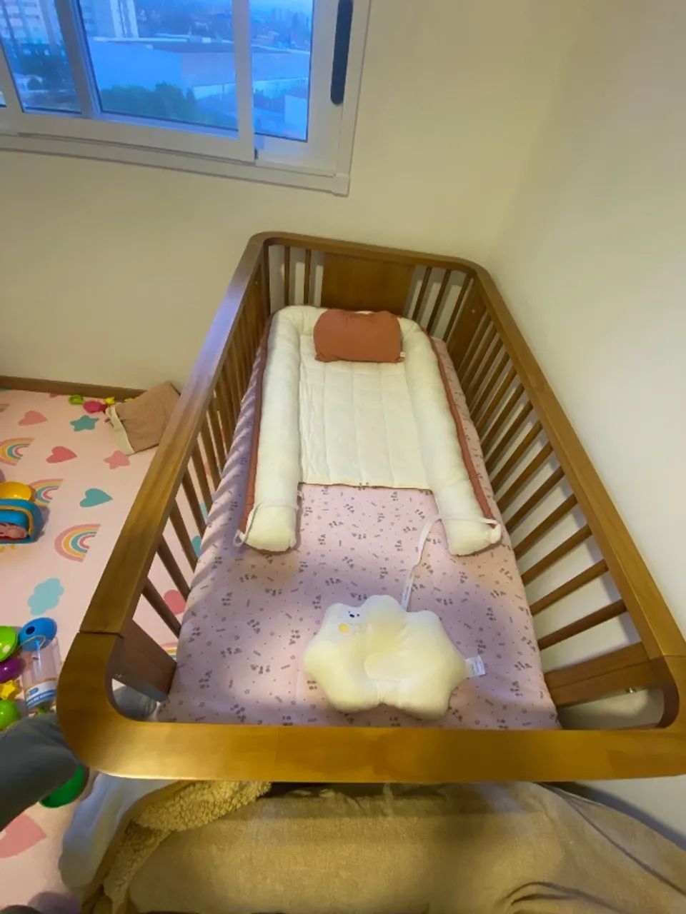 Berço em madeira 2 em 1  - Foto 2